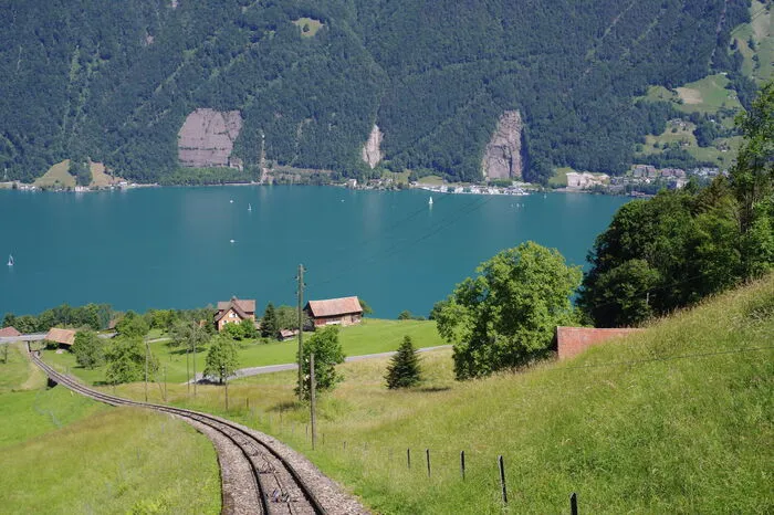Zahnradbahn hinauf nach Seelisberg, wo die Rütliwiese liegt.