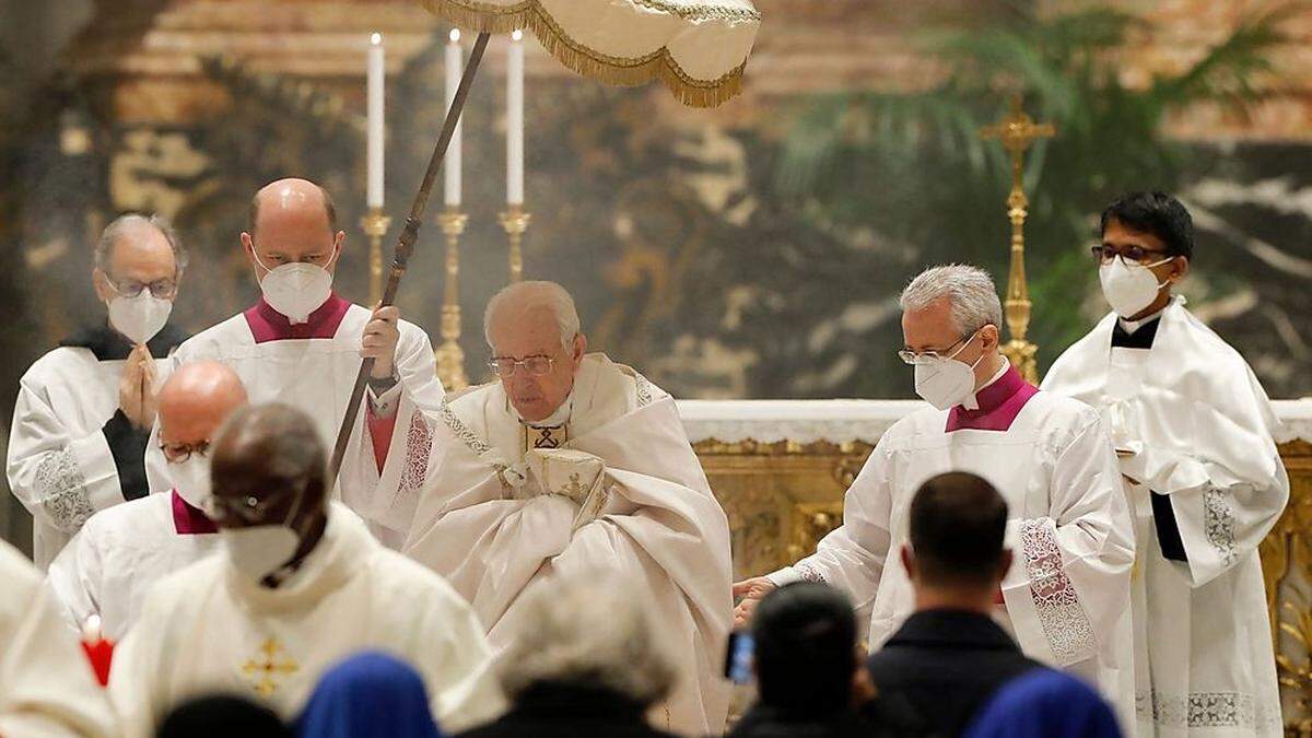  Kardinal Giovanni Battista Re zelebrierte die Messe