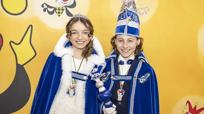 Allen voran das Mini-Lei-Lei-Prinzenpaar um Marie Schwab und Laurenz- Frederik Zavodnik. 