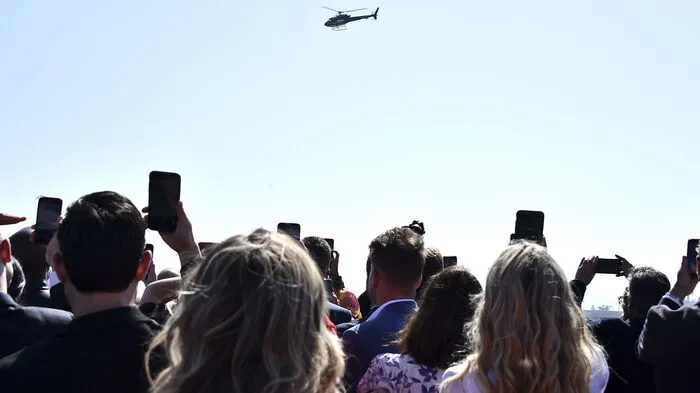 Schon 2020 sollte der Actionfilm "Top Gun: Maverick" mit Hollywood-Star Tom Cruise in den Kinos starten, doch es kam zu mehreren Aufschüben. Nun fand die US-Premiere auf dem Flugzeugträger "USS Midway" statt.