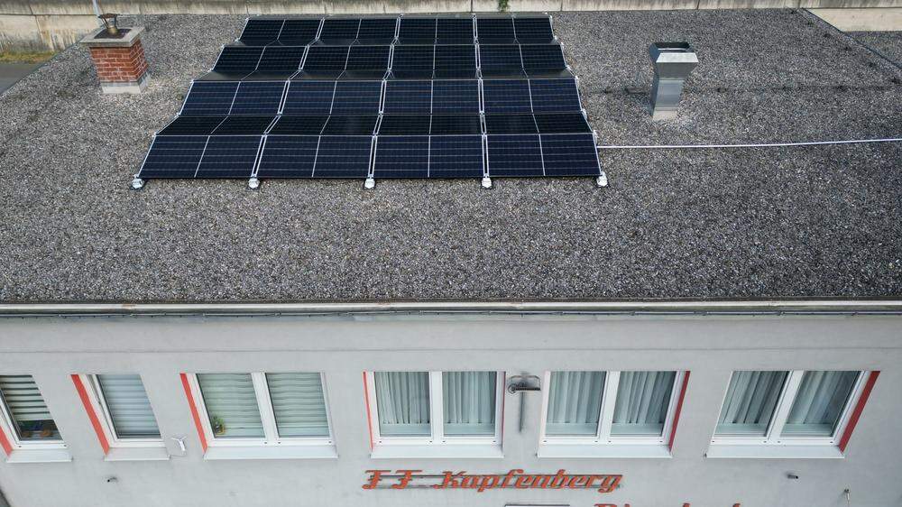 Am Dach der Freiwilligen Feuerwehr Kapfenberg-Diemlach sorgt künftig eine neue Photovoltaik-Anlage für Strom