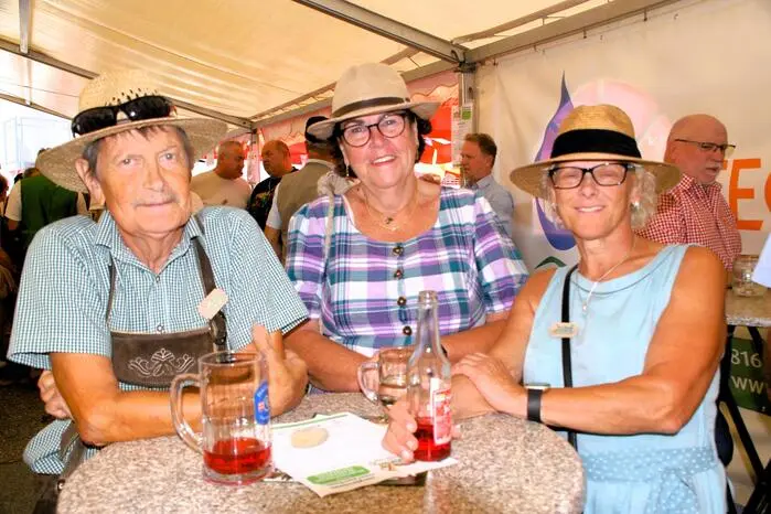 Für die kulinarische Versorgung sorgten die Gasner Wirte mit steirischen Schmankerln und regionalen Spezialitäten.