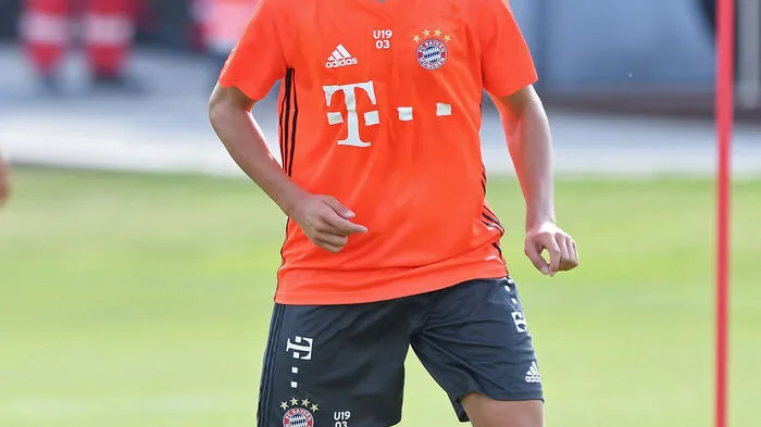 Seit 2008 ist Marco Friedl bei den Bayern. Jetzt hat er einen Profivertrag unterschrieben. Der 18-Jährige Tiroler ist aber nicht der erste Österreicher beim FC Bayern.