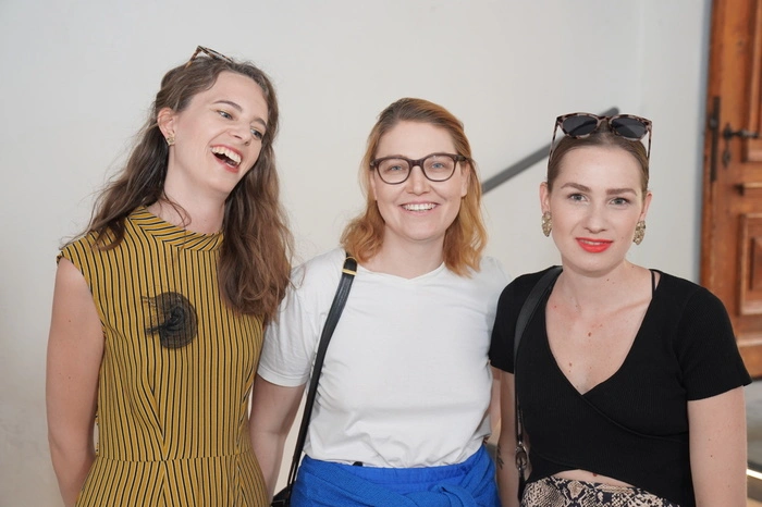 junge Designerinnen beleben das Stift und den Kreuzgang in Millstatt: Elisabeth Habig, Verena Eybl und Nadine Now