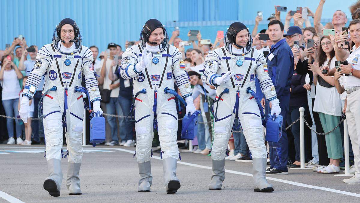 Nasa-Astronaut Don Pettit und Kosmonauten Alexej Owtschinin und Iwan Wagner (von links nach rechts)