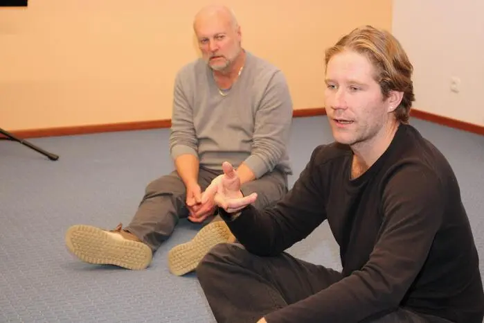 Christoph Kohlbacher, der seine Jugend in Ligist verbrachte, gab den Teilnehmern professionelle Tipps, wie man mit Körpersprache, Rhetorik und Emotionen einen Auftritt für das Publikum perfekt aufbereitet und Spannung aufbaut.
