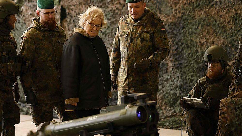Deutsche Verteidigungsministerin Lambrecht tritt zurück