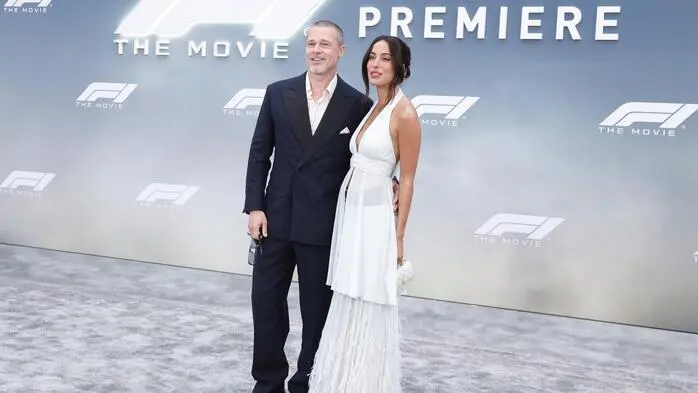 Normalerweise hält sich Hollywoods ewiger Frauenschwarm Brad Pitt aus der romantischen Klatschzone raus – doch nun zeigte er sich mit Freundin Ines de Ramon in der Öffentlichkeit. 