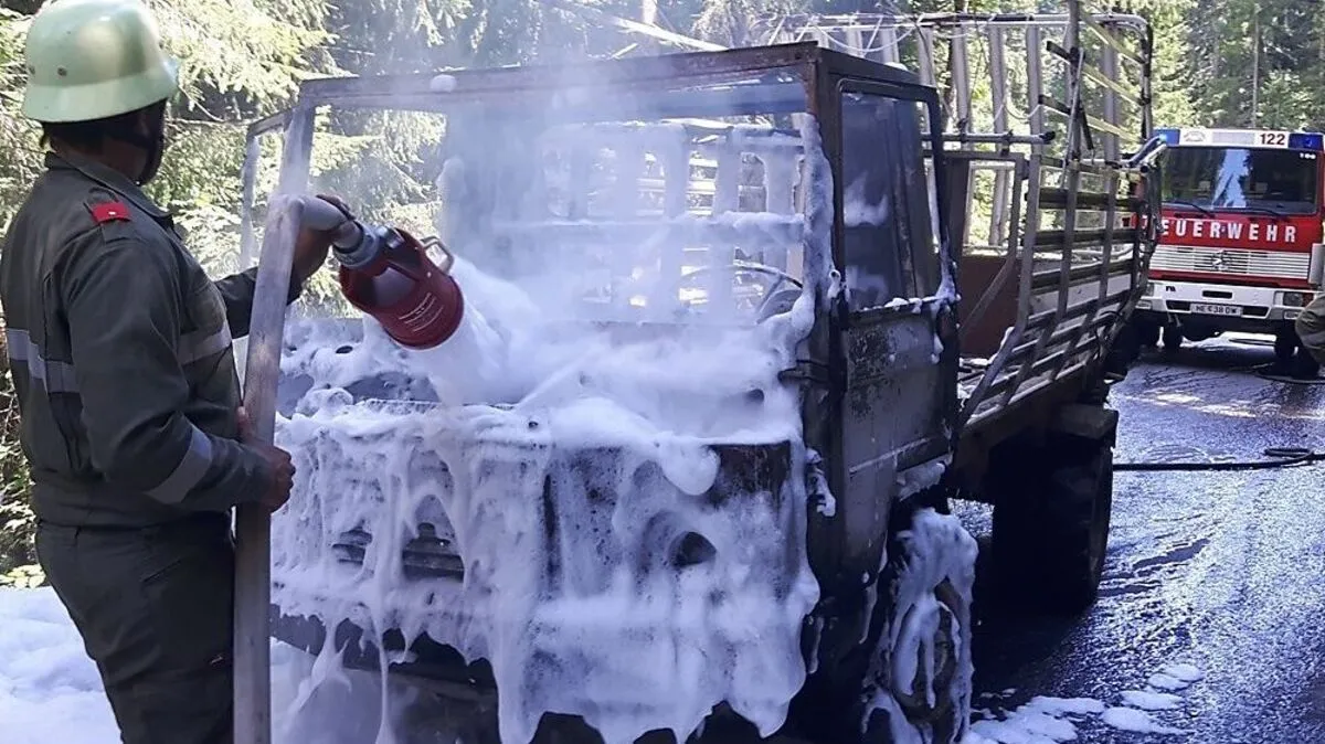 Brand eines Motorkarrens in Liesing