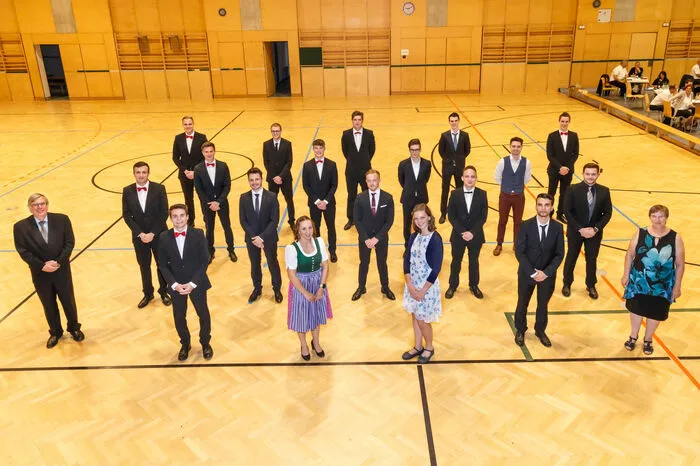 Die Schulzeit haben die Maturanten der 10CHIF Klasse der HTBLA Kaindorf erfolgreich absolviert.