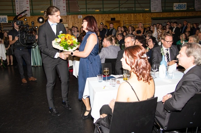 Klicken Sie sich durch die Fotos vom Maturaball der HLW