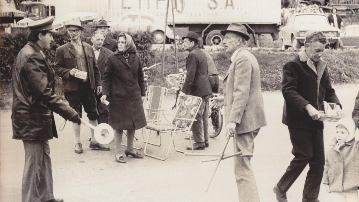 Bewaffnet mit Hockern, Sesseln, Polstern und Luftmatratzen gingen die Wildoner in der Osterwoche 1974 auf die Straße