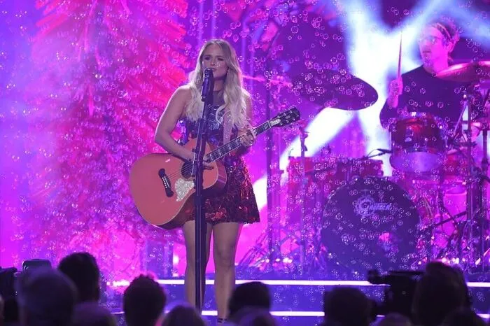 Auftritte des Trios und von Kolleginnen wie Pink, Miranda Lambert und Maren Morris wurden stürmisch gefeiert.