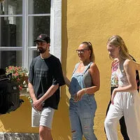 Making-of-Bild: "Diese Ochsenknechts" zeigt die Promifamilie, auch am Land in Dobl bei Graz
