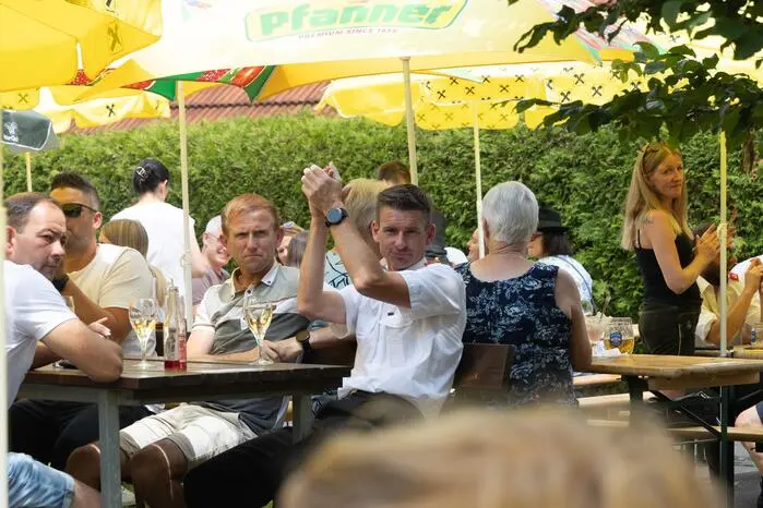 Nach der Prozession lud die Familie Kohl, Wirtsleute des Eichbergerhofs, zum traditionellen Frühschoppen ein.