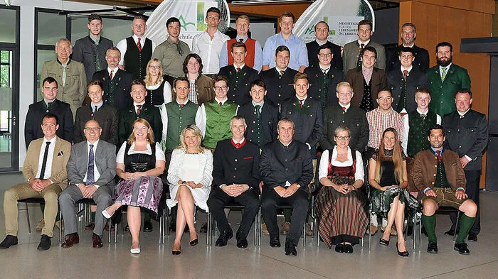 Maturanten der 5. A-Klasse: Mit Auszeichnung maturiert haben Clemens Czeike, Lukas Grasser, Andreas Katzbauer und Christoph Teveli.Mit gutem Erfolg maturiert haben Tobias Bracher, Wenzel Bubna-Litic, Michael Buchebner, Jakob Dollmann, Alexander Höfer und Stefan Lindner.Bestanden haben Pascal Brand, Markus Dutter, Stefan Fidi, Clara Hajek, Maximilian Igler, Peter Kandutsch, Jonas Knapp, Florian Kogler, Xaver Lubomirski, Alexander Rabl, Fabian Spiß und Peter Wohlfahrt.
