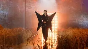 „Ich fühl mich wie ein Bösewicht“: Alexavius aus Graz über seinen ersten Catwalk-Auftritt für Designer Maximilian Gedra