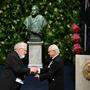 König Carl XVI. Gustaf überreichte die Nobelpreis-Medaille und -Urkunde