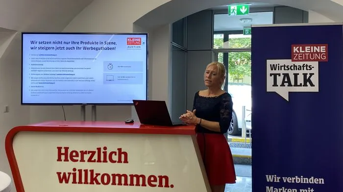 Beim zweiten Businesstalk der Kleinen Zeitung im Regionalbüro Feldbach erläutere Barbara Hecker, Auktionsverantwortliche der Kleinen Zeitung, Neuerungen der Kleinen Zeitung Online-Auktion.