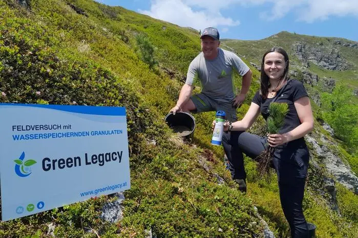 Jung, motiviert und innovativ: Die Gaimbergerin Selina Idl ist bei der Wildbach- und Lawinenverbauung für die Erhaltung und Wiederherstellung der Schutzwälder in Osttirol zuständig.