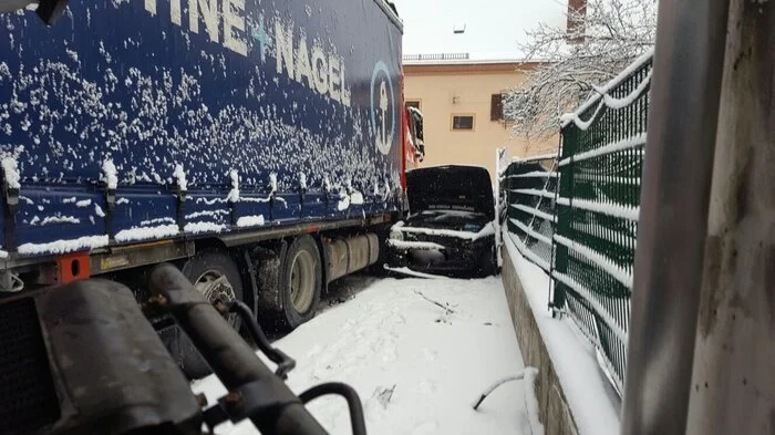 Klicken Sie sich durch die Bilder vom Unfall.