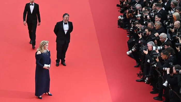 Am roten Teppich geben sich wie jedes Jahr die Stars und Starlets ihr Stelldichein.