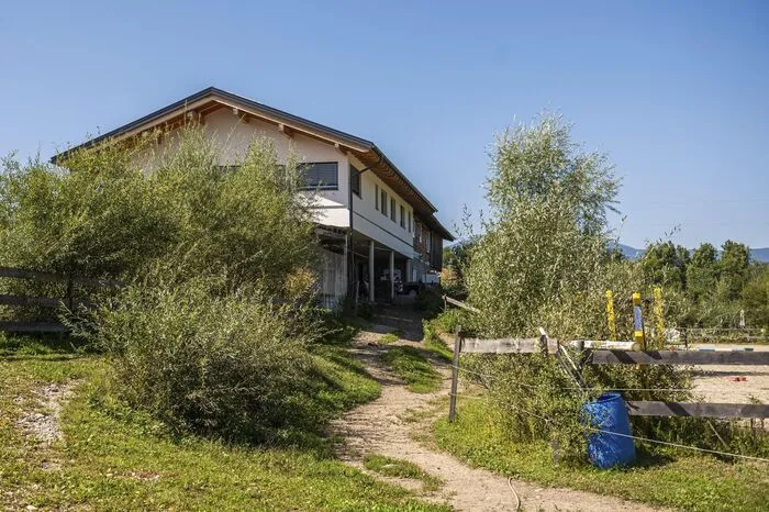 Blick auf das Haus der Familie.