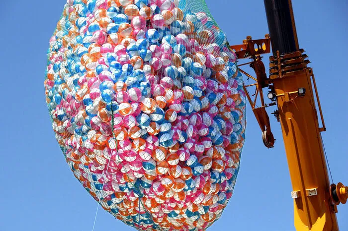 wenn es 4.000 knallig bunte Wasserbälle...