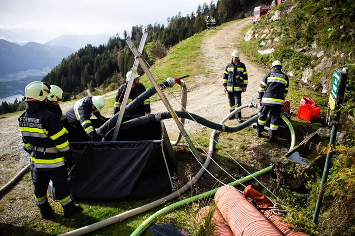 Beim dritten Szenario, einem Almhüttenbrand auf der Tschierweger Alm, waren die FF Laubendorf, Obermillstatt, Lammersdorf, Matzelsdorf, Untertweng, die BTF Veitsch-Radex und die Tankwägen der FF Seeboden, Spittal und Olsach-Molzbichl im Einsatz.
