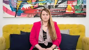 Entführt, als sie zehn war und dann acht Jahre in Gefangenschaft gehalten. Trotzdem bekommt Natascha Kampusch Hass und Anfeindungen. Wie hat sie sich mit der Öffentlichkeit ausgesöhnt? 