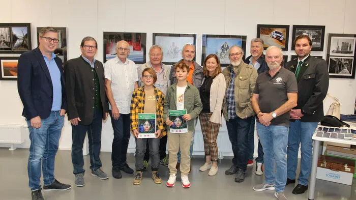 Die Gewinner des Fotowettbewerbes mit den Organisatoren.
