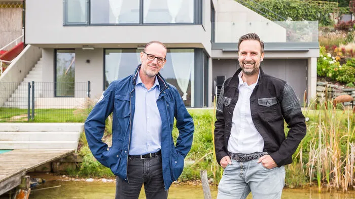 Architekt Herbert Panek mit Wohndesigner Gerald Martinschitz (von links)