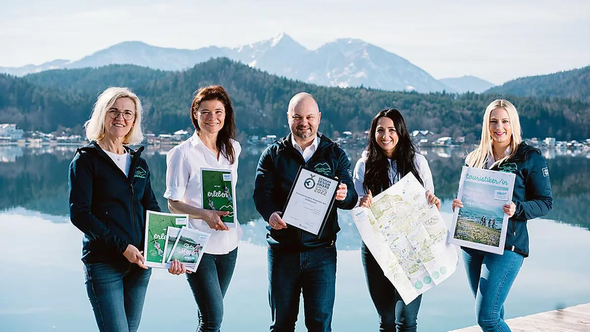 Von links: Bernadette Hanschur (Tourismusregion), Ines Berghoffer (Designagentur Dr. Puschnegg), Geschäftsführer der Tourismusregion Robert Karlhofer, Sarah Puschnegg (Designagentur Dr. Puschnegg) und Sabrina Sternjak (Tourismusregion)