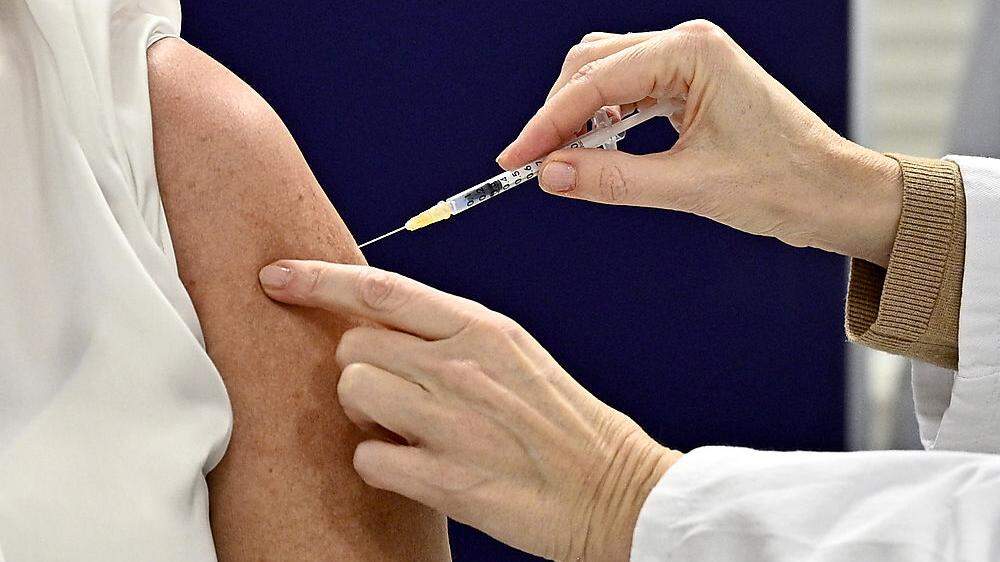 Wege aus der Vakzineknappheit: Zweite Impfdosis verschieben? 