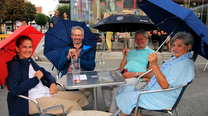 Leichter Regen konnte sie nicht abhalten, pünktlich mit dem Konzert zu beginnen.