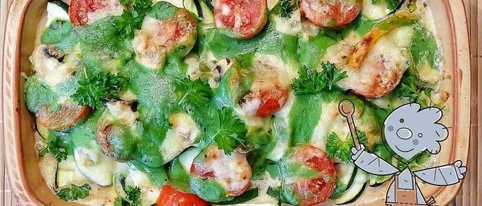 Gemüsegratin mit Schweinskoteletts (Symbolbild)