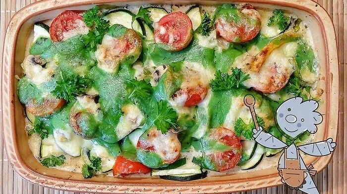 Gemüsegratin mit Schweinskoteletts (Symbolbild)