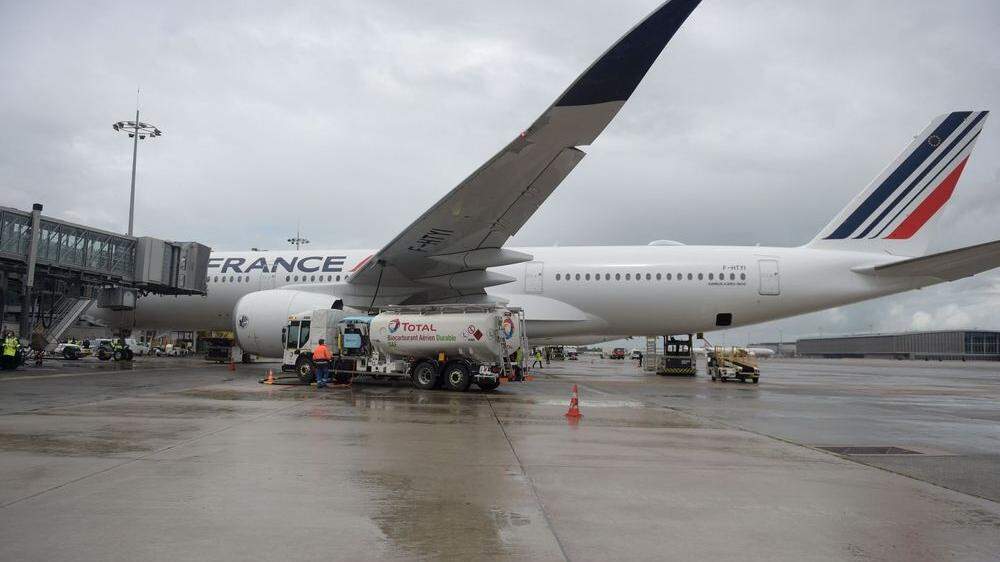 Der Air-France-Airbus beim Betanken