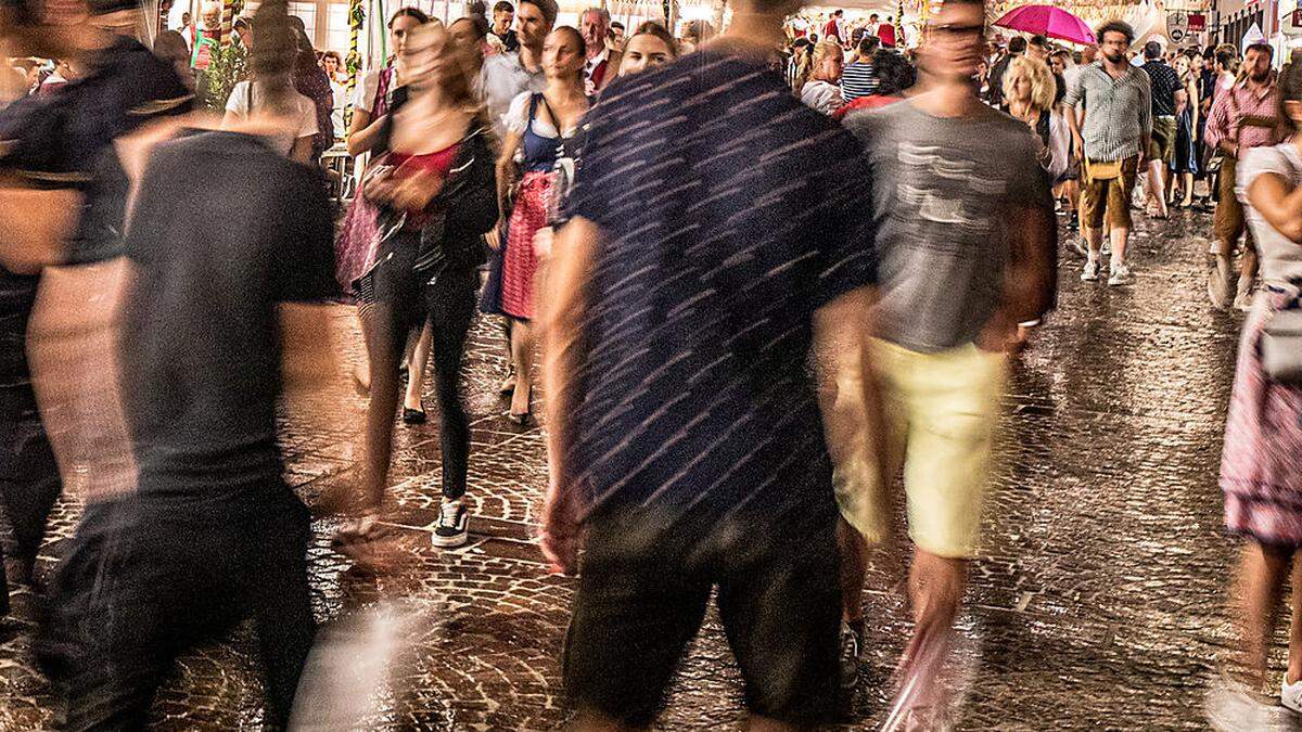 In der Villacher Innenstadt wurden Sicherheitsabstände nicht eingehalten - Symbolfoto aus dem Vorjahr