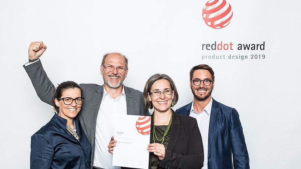 Red Dot Award für steirische Schraube: Claudia Baumgartner, Gerhard Oliver und Regina Hubmann sowie Christian Mülner bei Gala in Essen 	