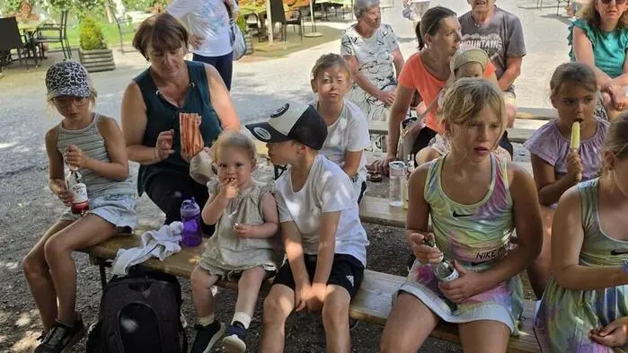 Trotz hochsommerlicher Temperaturen war der Gastgarten des Gasthofs Neuwirt in Baierdorf am Sonntag fest in Kinderhand. Viele Familien mit Kindern sowie Großeltern kamen zum Kinderfest, das der Tourismusverein Schöder gemeinsam mit dem Gasthof Neuwirt der Familie Dorfer veranstaltete.