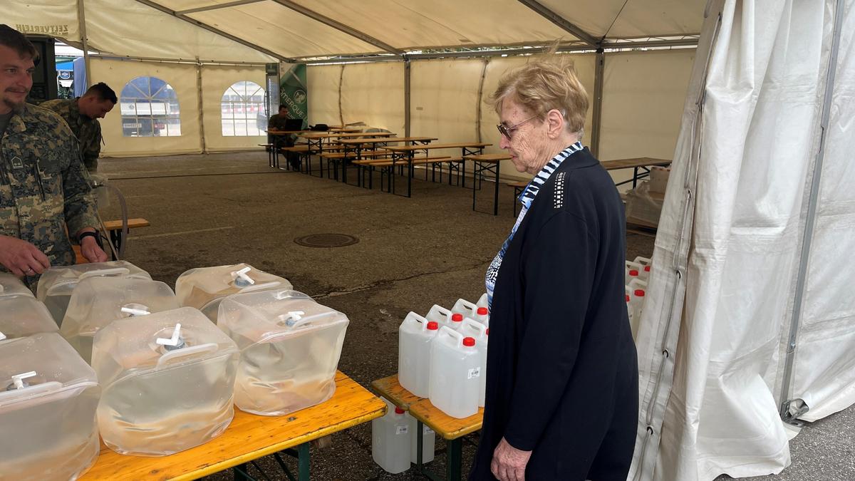 Gesundheitsbehörde empfiehlt: Wasser aus Behältern nach drei Tagen entsorgen.