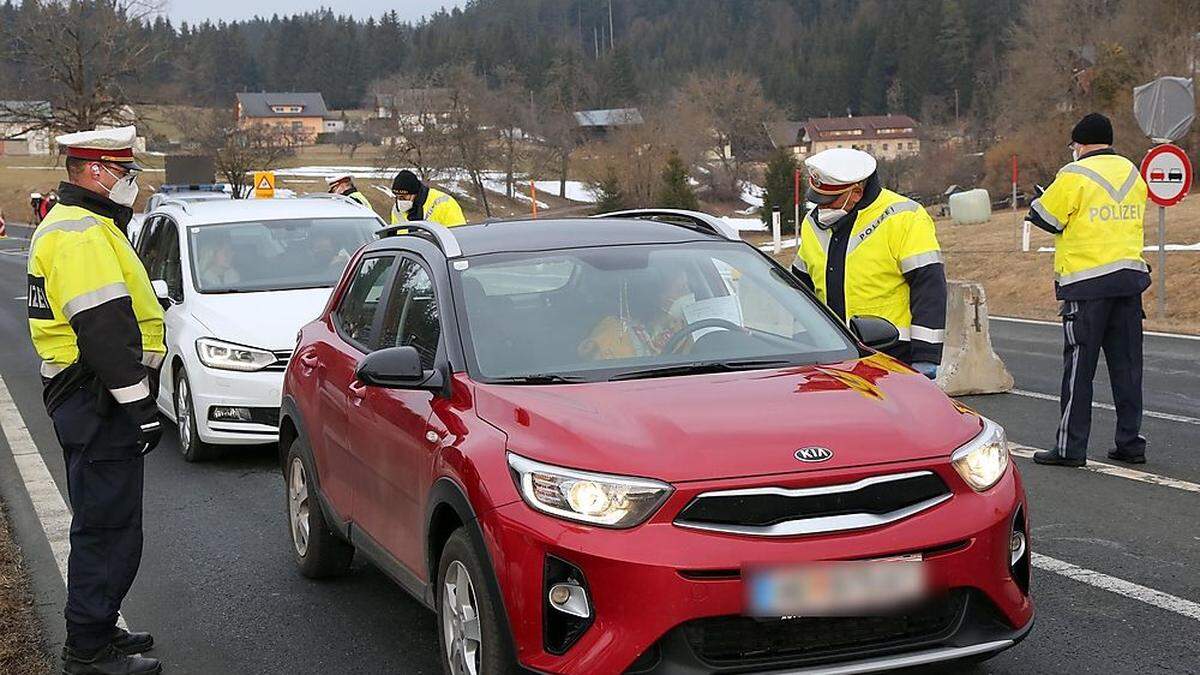 Seit 9. März werden Ausreisende aus dem Bezirk Hermagor an sieben Stellen kontrolliert