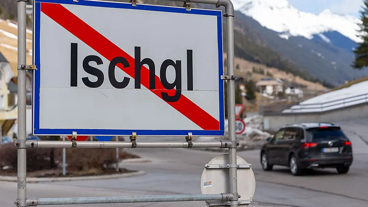 ABD0135_20200313 - ISCHGL - ÖSTERREICH: ZU APA0767 VOM 12.3.2020 - Die Wintersaison endet heuer aufgrund des Coronavirus in Tirol frühzeitig. Nach dem Wochenende werden alle Skigebiete geschlossen. Im Bild: Die Ortstafel von Ischgl aufgenommen am Freitag, 13. März 2020, in Tirol. - FOTO: APA/JAKOB GRUBER