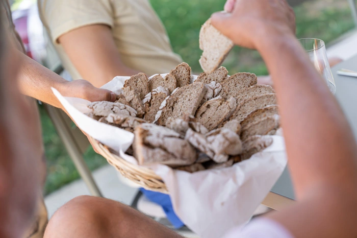 Bei der Eventpräsentation wurde zur Straußeneierspeise herrliches Bauernbrot gereicht
