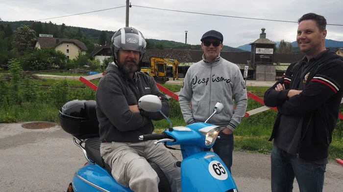 Am Sonntag war in Maria Rain einiges los. Vor der O sole mio Pizzeria Pipapo trafen sich die Vespafans. Und beim Reitstall Wakonig gingen die ländlichen Meisterschaften und der 7. Alpe Adria Cup nach einem ereignisreichen Wochenende auf der Busch-Springstrecke und im Dressurviereck mit dem Springturnier zu Ende.