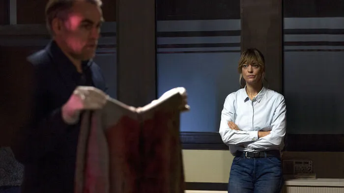 Es ist ihr zweiter Einsatz als "Tatort"-Kommissarin: Nach zwei Jahren Pause kehrt Heike Makatsch als Mutter und Ermittlerin Ellen Berlinger zurück ...