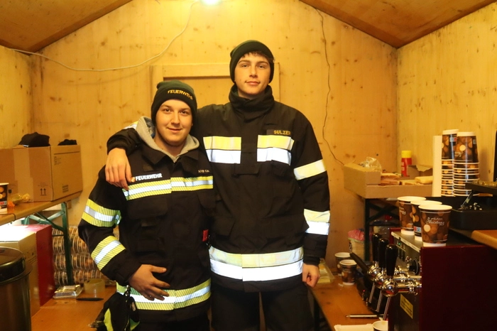 Wie viele weitere Vereine lud die Freiwillige Feuerwehr mit ihrem Stand zum Verweilen ein.