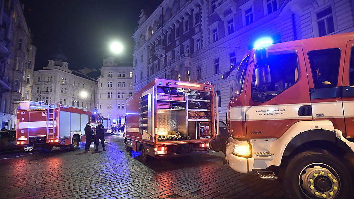 Die Feuerwehr rief einen Großalarm aus und setzte zwei Drehleitern ein