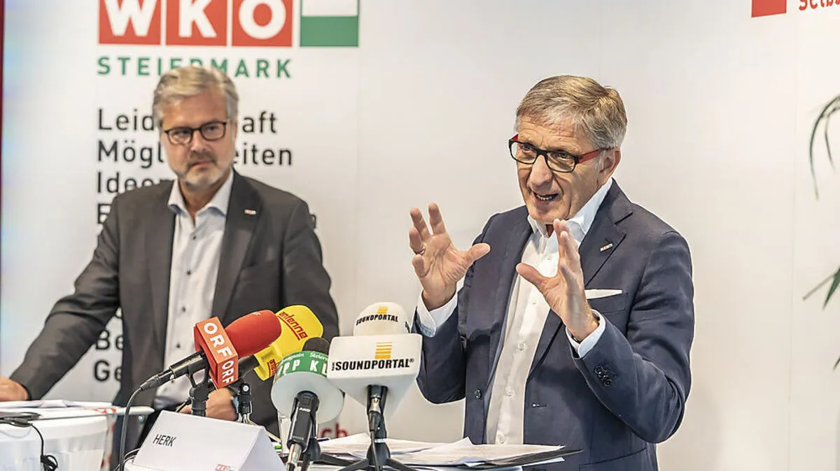 Wirtschaftskammerpräsident Josef Herk und Direktor Karl-Heinz Dernoscheg 